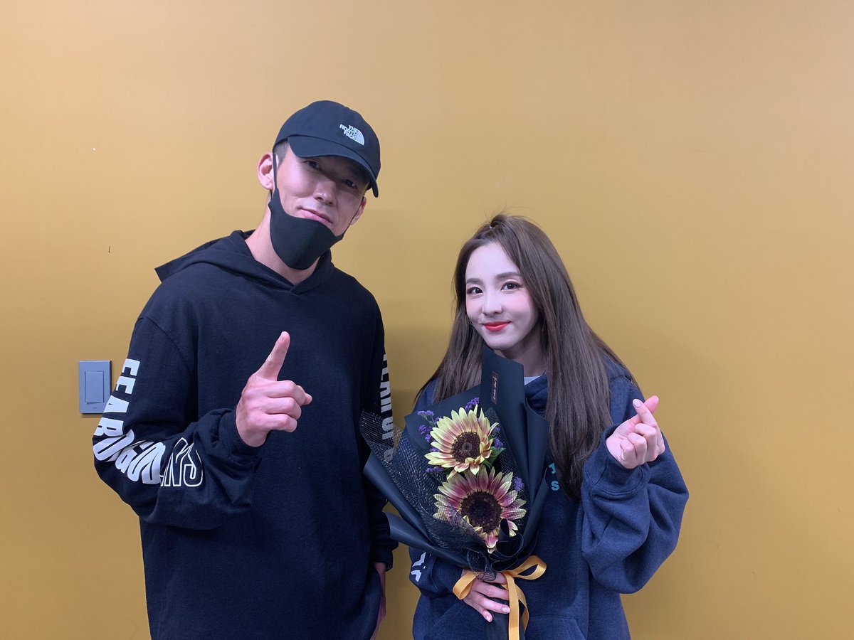 krungy21's tweet photo. 지금까지 매번~ 내가 뭔갈 할때마다 항상 찾아와주셔서 봐주시구 응원해주시는 션오빠 😭🙏🏻 영화 시사회도 다 와주시구 이번 뮤지컬까지😆😆😆 오빠 최고에요~!!! 너무 든든해요!!! 너무 감사해요!!! 😆😆😆 역시 천사이신게 분명해😭👍💘 #선한영향력 #션한영향력 https://t.co/GDJBrnKNct