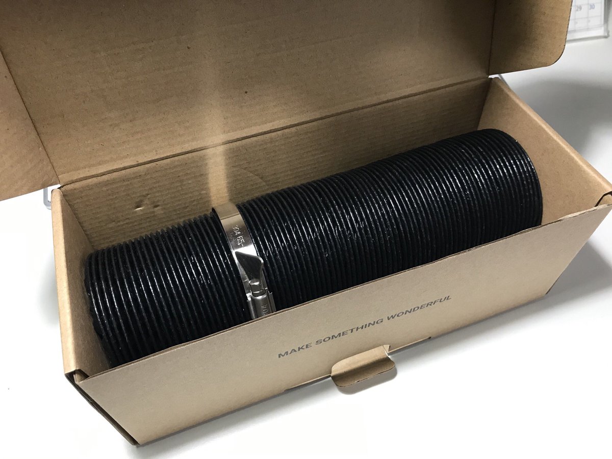 cobac's tweet image. ようやく専用のエンクロージャーが納品され、早速組み立ててみました。5面にレーザー耐光アクリル版を使っていてかなり贅沢です。
付属のダクトを壁の換気口に接続すればアクリルの加工臭も耐えられるかな。
#Snapmaker2
#超久しぶりのtweet