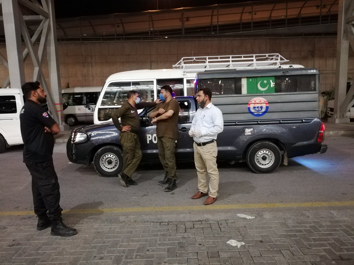 Muhamma95645772's tweet photo. SHNS BHU Hattar,  Eid day on duty at Islamabad International Airport along with DHO sb Attock,  ADC G Attock ,  AC Jand,  Ac Hassanabdal &amp; Ac Rawalpindi Passengers shift to Hotels and Quarantine centers Attock.
All passengers quarantine procedure completed.
Total 179 passengers. https://t.co/tE8TTwfJZE