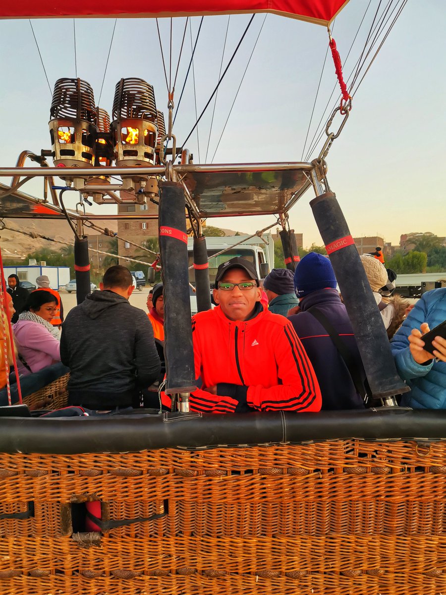 This thread took a looong break.LUXOR: A tourists' city, the Nile, Tombs, Temples.... and the amazing hot air balloon tours.  #AlphaLandrover  #BreakingBorders #EGYPT  #OverlandingAfrica  #OverlandAfrica  #Africa  #BlackTravel  #Landrover  #Defender  #Drive47  #Camping  #Overland