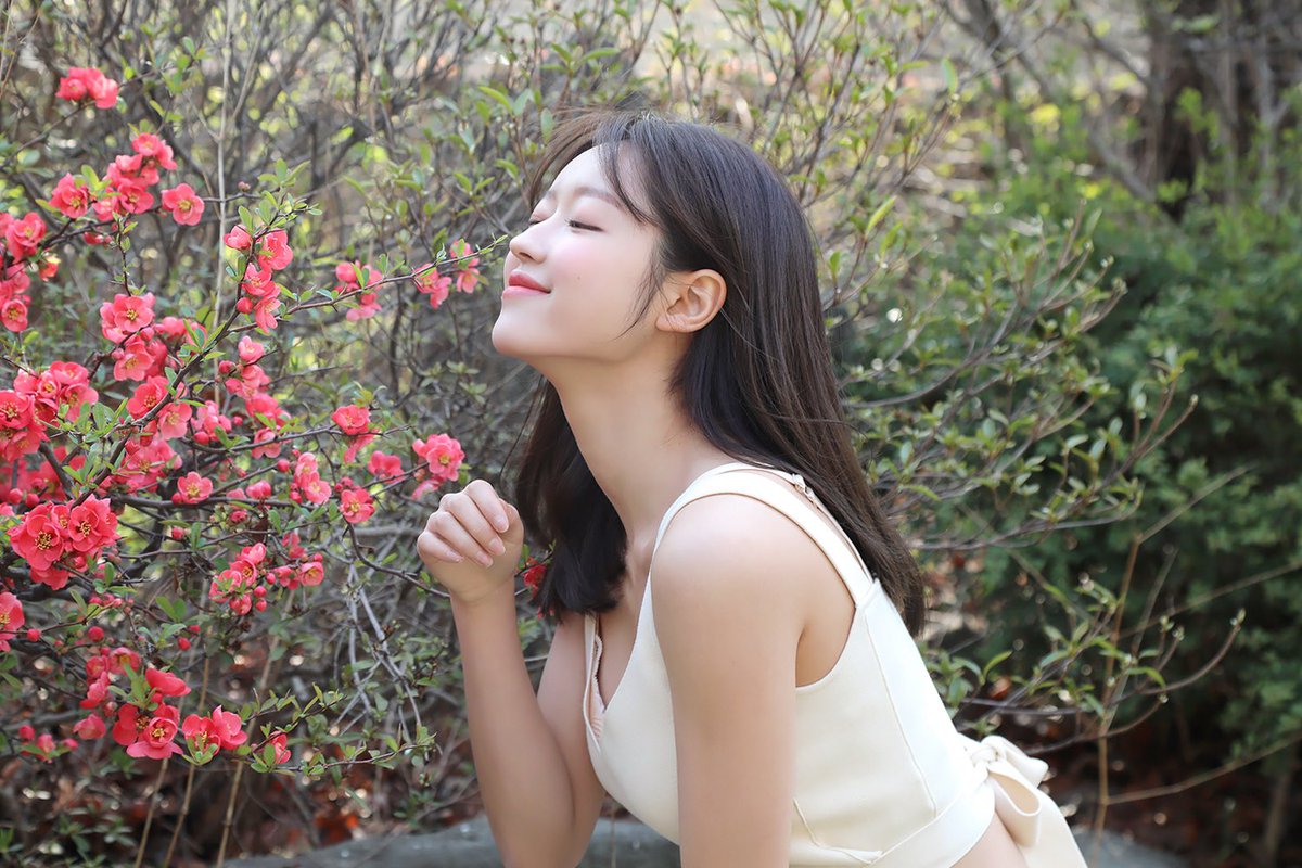 [오마이걸] YooA for "Big issue" magazine cover photoshootingIf cherry is a human, her name is Yoo Shi A #오마이걸  #OHMYGIRL  #OMG  #YooA  #유아