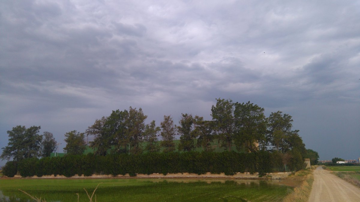 Desde este lunes 25 de mayo se puede jugar dobles de Tenis, Padel y Frontón.

El protocolo de acceso y reservas sigue siendo el mismo durante la fase 1.

La escuela de tenis comenzará nuevamente el lunes 1 de junio.

facebook.com/11486637193037…