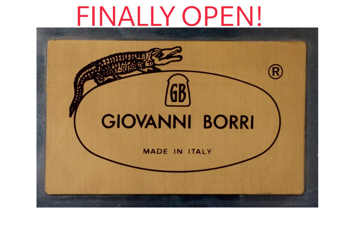 BorriGiovanni's tweet photo. Back to work! 🐊 🛍 ✂ 💼 https://t.co/dF1LN0M3ae