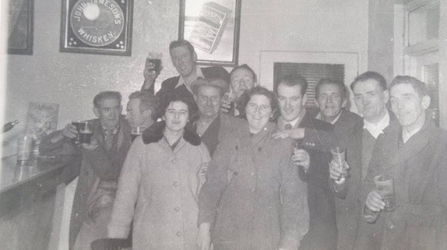 LartigueKerry's tweet photo. Christmas 1957 Sheahans Bar Listowel.  Will we ever see this day again #sheahansbarlistowel https://t.co/4Gr1mDaVjp
