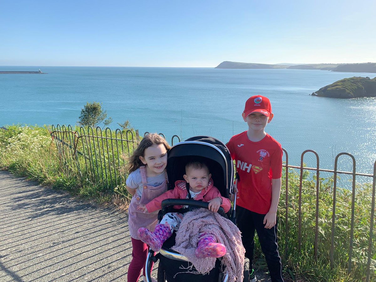 GoodwickUtd's tweet photo. Day 13 has started bright and early with people out getting the miles in bringing us ever so closer to our target with just 2 days to go.
Some of our junior players have been out in their Goodwick United NHS tops.
#TheDoubleTreble
#ShalomHouse
#GUFC
#RAGURA 🔴⚫️ https://t.co/4ANGxTK2Tb