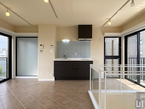 kkf's tweet photo. 都営大江戸線 門前仲町駅徒歩9分の賃貸デザイナーズマンション
ただいま1Rタイプのお部屋が募集中です。約13帖のゆとりある広さ。2口IHコンロ、追い焚き機能、独立洗面台付き。共用部にオートロックが備わります。即入居可。
https://t.co/hHTNrtghYh https://t.co/x8gnI6nTrd