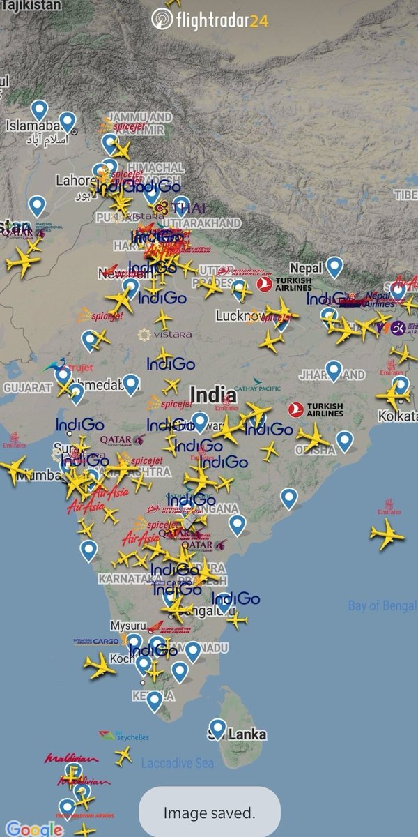 HardeepSPuri's tweet photo. Indians soar in the skies again! 
 
A beautiful live capture from #flightradar24 shows how our skies look busy again as domestic civil aviation recommences in India from today.

@MoCA_GoI @AAI_Official @DGCAIndia @flyspicejet @airindiain @IndiGo6E @airvistara @goairlinesindia https://t.co/LytA1H8xcH