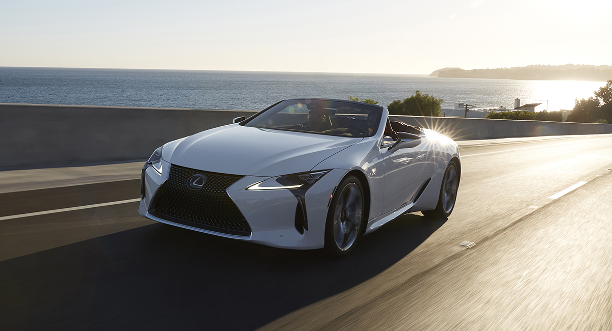 Lexus レクサス 今夏発売予定 Lc500 Convertible Lexusのフラッグシップクーペ Lc の新たな挑戦として生まれたコンバーチブルモデルの特設サイトをopen T Co Rduycbqpnt 特徴紹介やフォトギャラリー 開発チーフエンジニアへの