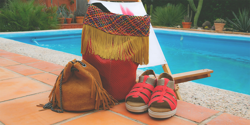 AutenticaSafari's tweet photo. 🍧👙El #verano está a la vuelta de la esquina y tenemos que estar preparados. La época de las piscinas, las terrazas, tomar el sol...ha vuelto. Con nuestros #bolsos y #sandalias irás comodísima en tus paseos veraniegos. Descúbrelos en 👉 https://t.co/8FSGsf5W3U

#zapatos #bolso https://t.co/qBtz6YlLYG