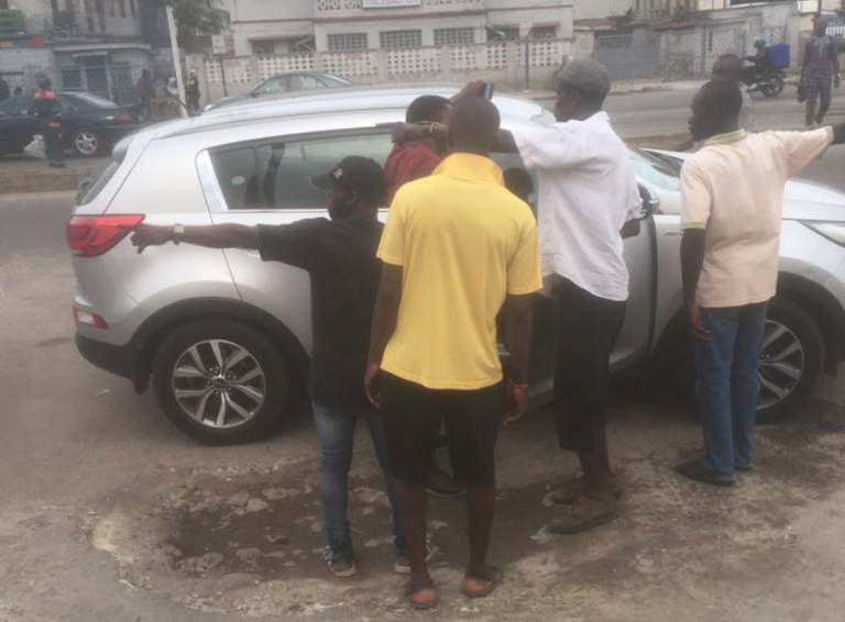 “Oga, this car will leave for Abuja latest by 7pm,” Otos said, pointing at a Toyota Sienna minivan with an open boot, suggesting it to be in a standby position. “We have to move before 8pm that the curfew starts,” he added.  https://www.thecable.ng/undercover-investigation-for-n16500-security-agents-will-allow-you-travel-from-lagos-to-abuja-despite-interstate-ban  #COVID19  #BreachOfTravelBan