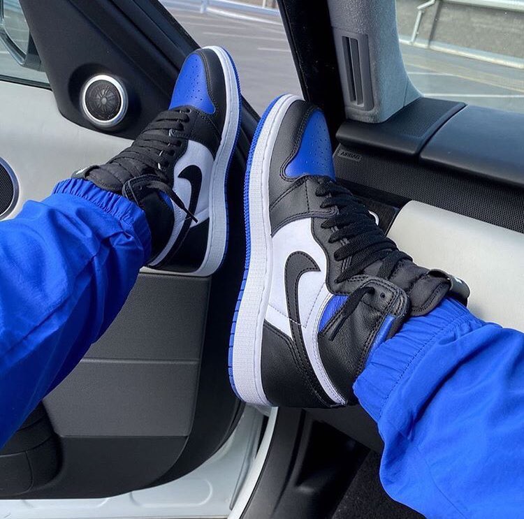 INTERIORPORN1's tweet photo. 👟 AIR JORDAN 1 GIVEAWAY 👟

We are organising a giveaway for you to win Air Jordan 1’s!

To enter you have to:

👟 Retweet this tweet
👟 Follow https://t.co/xxWW8mcwIb
👟 DM your shoe size on Instagram

WINNERS WILL BE ANNOUNCED ON SUNDAY. GOODLUCK 🖤 https://t.co/lJYlKiML7r