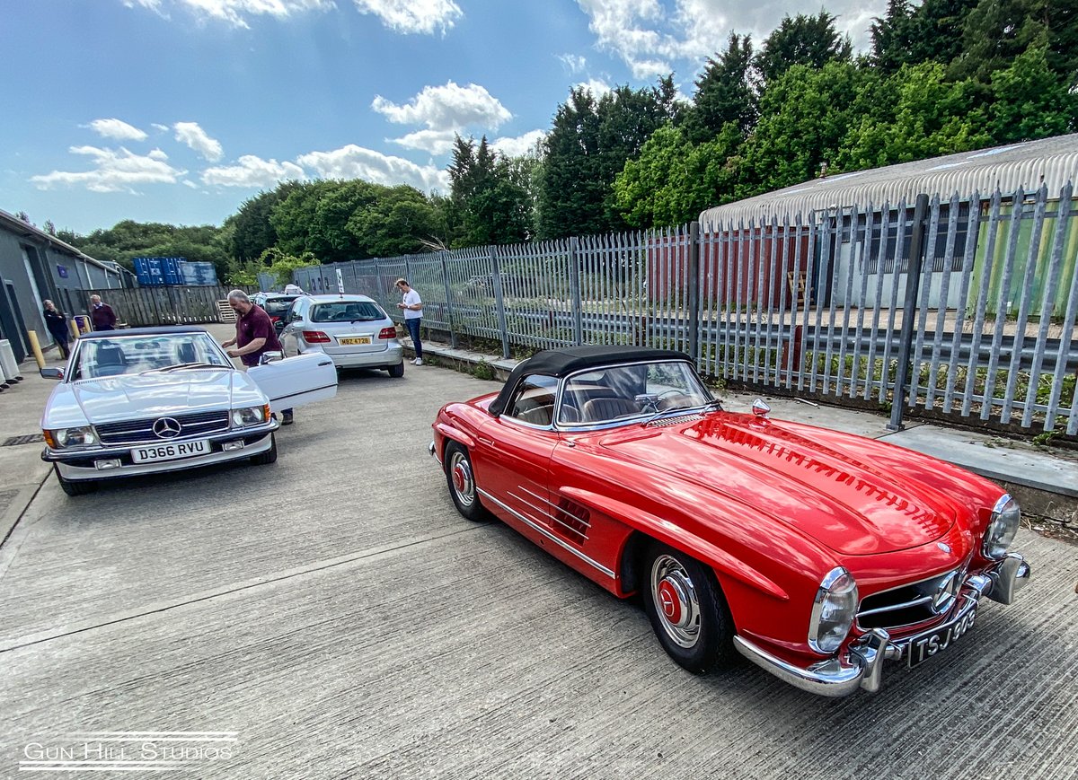 gunhillstudios1's tweet photo. the departure lounge at Gun Hill Studios #mercedesbenz #classiccars #carphotography #300SL #420SL https://t.co/OZOmOPZNmf
