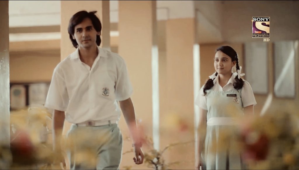 He walked ahead unaware as she gazed at him. Unaware of what he had become for the pure hearted girl. Unaware of the greatest of lives that would change his world. End of thread ~~ #YehUnDinonKiBaatHai l  #AshDeep Please give us season 2 with them  @SonyTV  @sumeethmittal