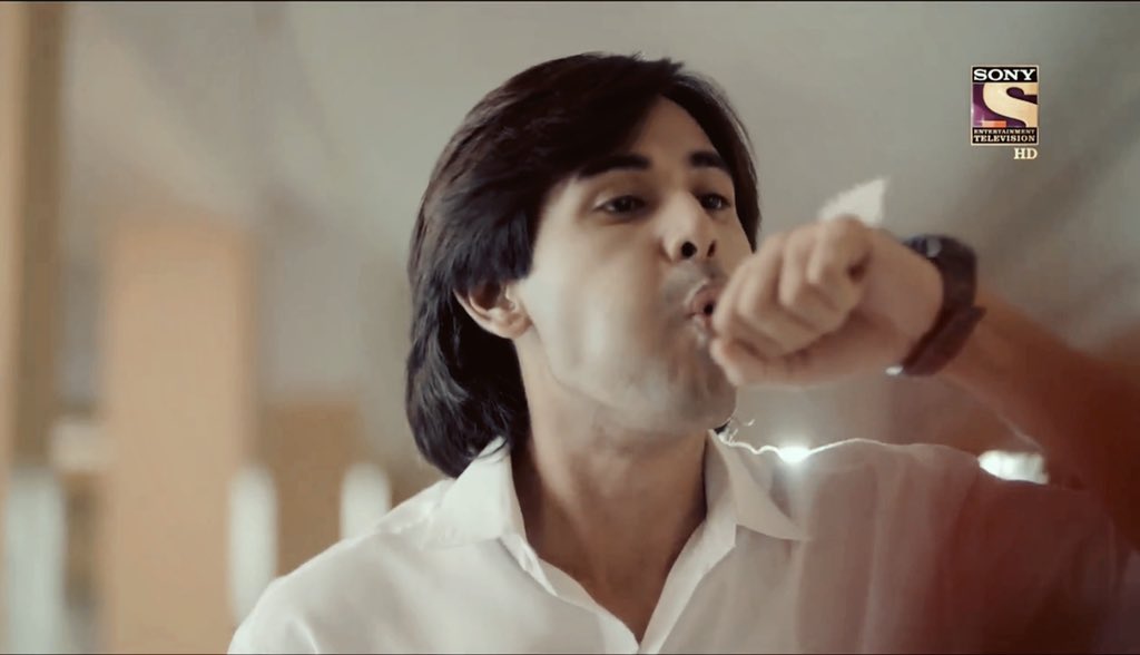 He blew the feather: adding his wishes to Naina’s. Their fates blended together, dreams intertwined through this one small feather.  #YehUnDinonKiBaatHai l  #AshDeep  @SonyTV  @sumeethmittal  @Ashisinghh  @irandeeprai wait for season 2 continues...