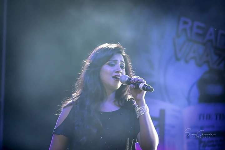 SonaSsg's tweet photo. Ahhaaahhaa! This pictures! ♥
@shreyaghoshal - Everytimes how so elegant, vibrant & presentable on stage! ♥
#FavThrowback https://t.co/7CxJykJvYu