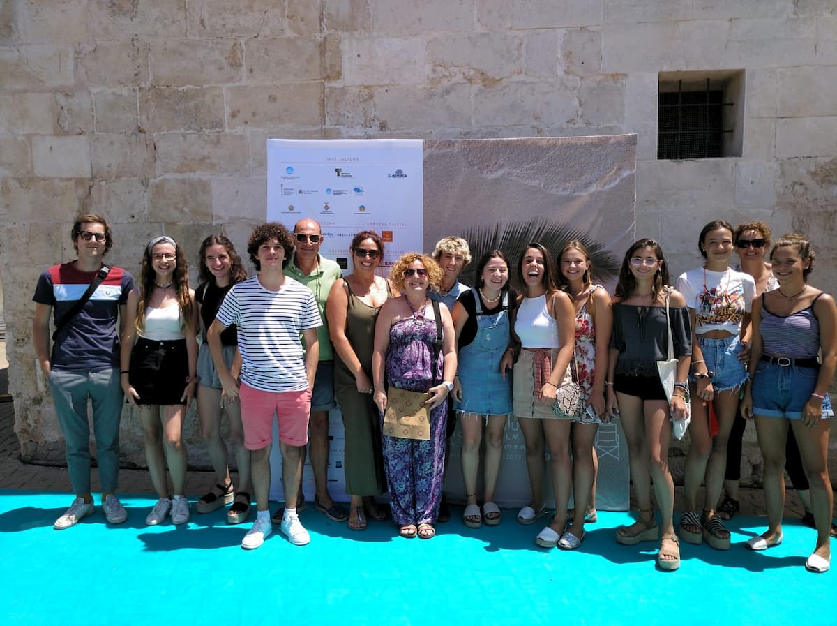 FMenorca's tweet photo. ‼️📢Últims dies per presentar obres audiovisuals a la secció #TalentJove
➡️Si ets menor de 35, presenta el teu curt fins dia 1 de juny a info@festivalmenorca.com
Els seleccionats es projectaran al #FICME2020 i hi haurà un premi de 500€ ℹ️ https://t.co/w6ftrQtUWk https://t.co/nFFw7hPY1X