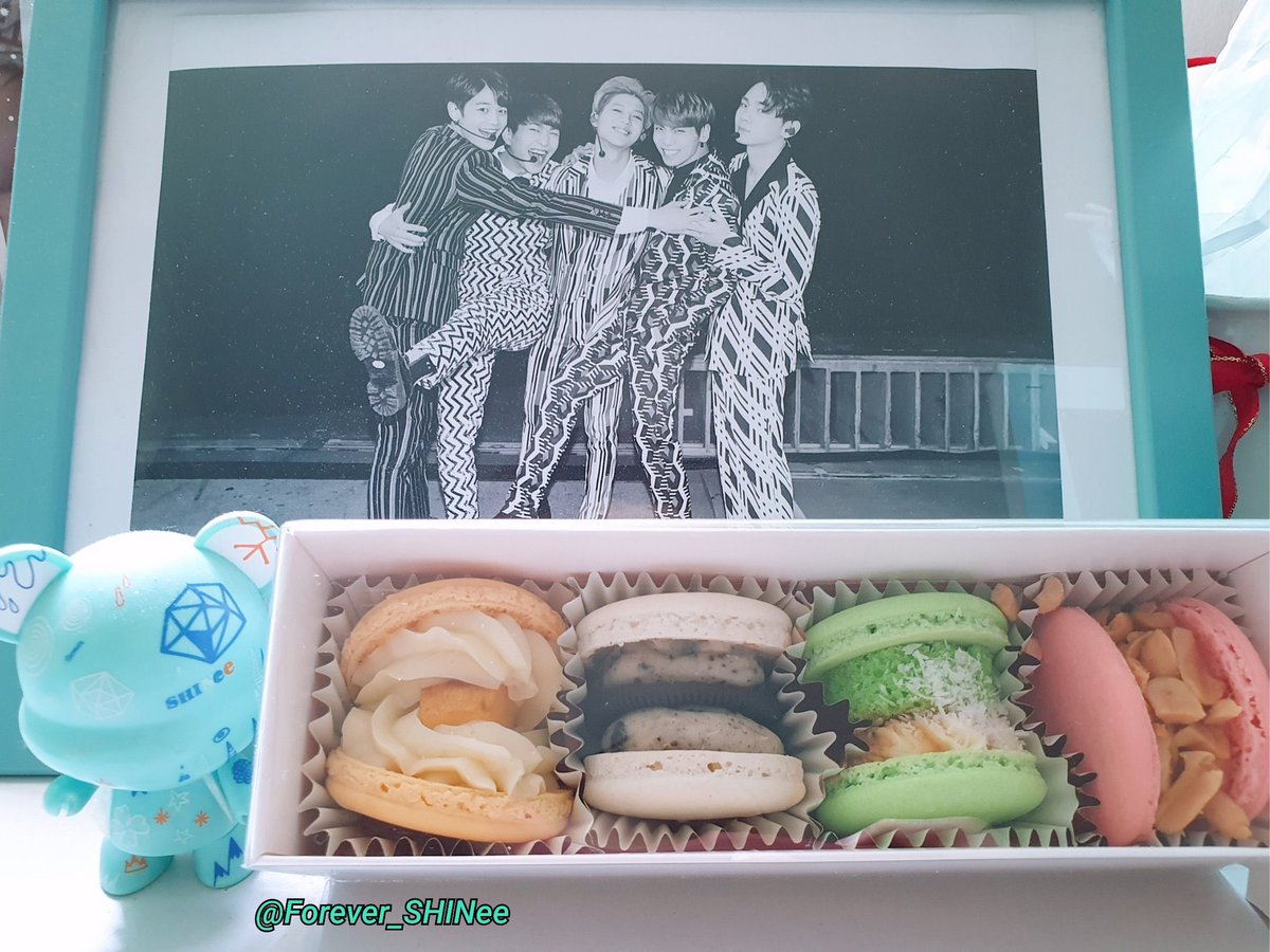 Forever_SHINee's tweet photo. @SHINee 태민아이거 먹고싶어요? 💛🤣🤣 https://t.co/XMfbuimsAE