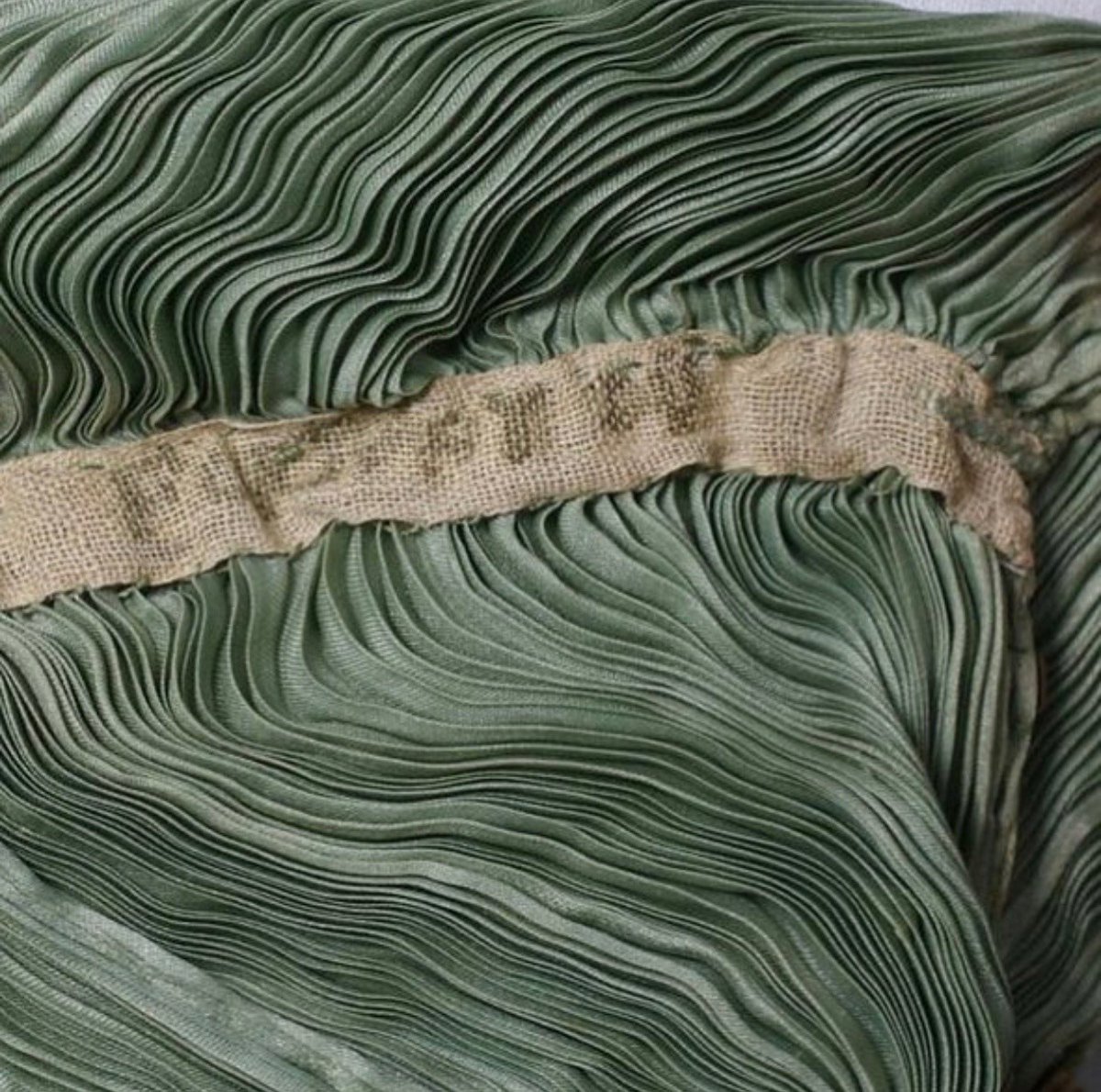 Fortuny was famous for his pleated Delphos’ gowns inspired by Ancient Greece. Even today, we still don’t know the exact methods he used to make all those pleats.