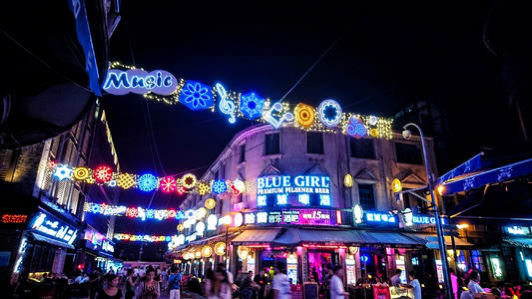 InsightNingbo's tweet photo. #FuninNB
The Old Bund of Ningbo is a place full of rich history that can be traced back to the Tang dynasties. Today, it has become a gathering place for the youth. When night falls, the city's most vibrant side is revealed in a street of bars, restaurants, and trendy shops. https://t.co/toHRMYkcWw