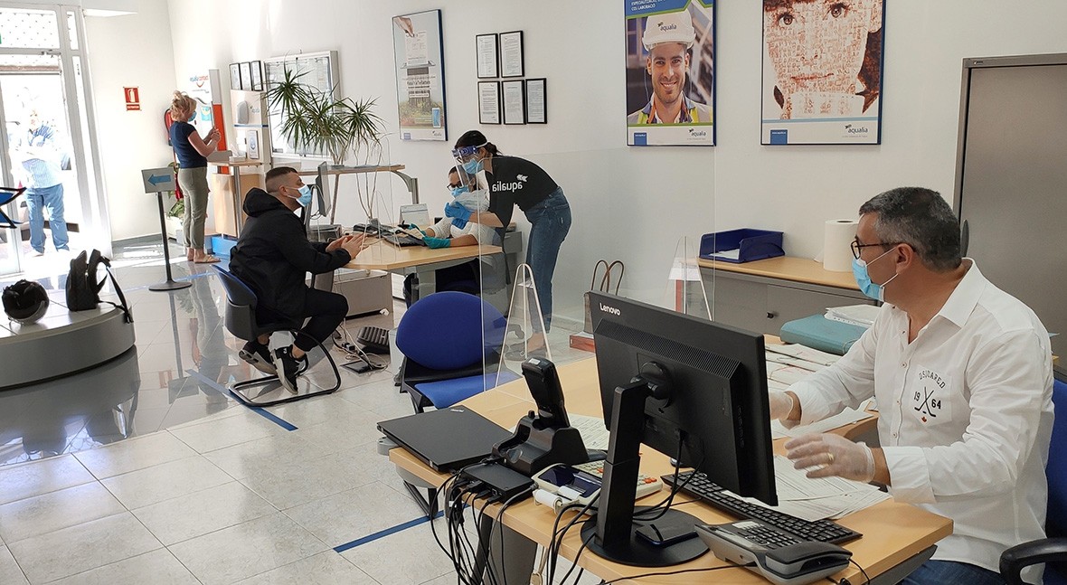 iAgua's tweet photo. 🔵 @Aqualia reabre sus oficinas de atención al cliente e inicia la normalización de las tareas modificadas por la #COVID19.

Conoce los detalles aquí 👇. https://t.co/5qbeg0T3PY https://t.co/RUUaqcBer6