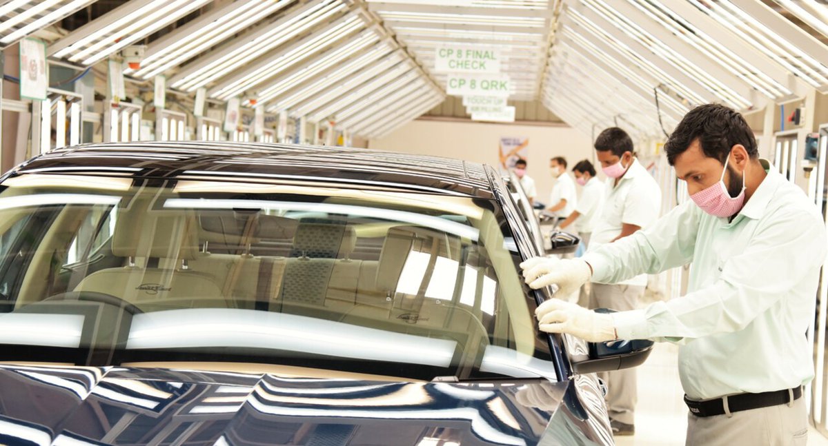 skodaautonews's tweet photo. #SKODA AUTO Volkswagen India Private Limited (ŠAVWIPL) has resumed production at its #Aurangabad plant after the coronavirus-related production stop & is continuing preparations for starting #INDIA20 vehicle assembly at its plant in #Pune.
➡️ https://t.co/OudKsRclyK https://t.co/BrKxtVr9w0