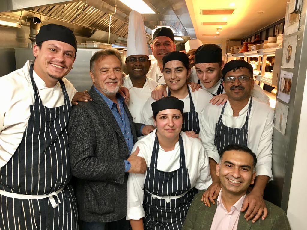 raymond_blanc's tweet photo. @brasserieblanc @BBFulhamReach @BBFulhamReach Is a beautiful @brasserieblanc by the Thames with a huge terrace. I still recall a special moment when all my friends gathered for my birthday. The BB team was extraordinary .Best hospitality& beautiful food cooked by my protège & executive chef @clive_fretwell https://t.co/Plz3izbI4l