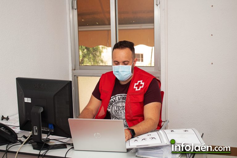 crejaen's tweet photo. La labor imprescindible de Cruz Roja durante la crisis sanitaria en Jaén.
 Vía @Info_jaen.
https://t.co/AEMelMiMZh https://t.co/n7sQAa13Lc