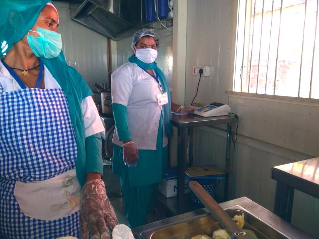 vikramyadav's tweet photo. Sir, the SHGs in Nuh have been at the forefront in the fight against #CoVID
SHGs have supplied more than 3Lakh masks, 1000s PPEs to @Districtnuh
They have also worked tirelessly to feed the poor and hungry
#HSRLM
@IASassociation @thebetterindia
@amitabhk87 @DAY_NRLM
@NITIAayog https://t.co/7KCduxdkvr