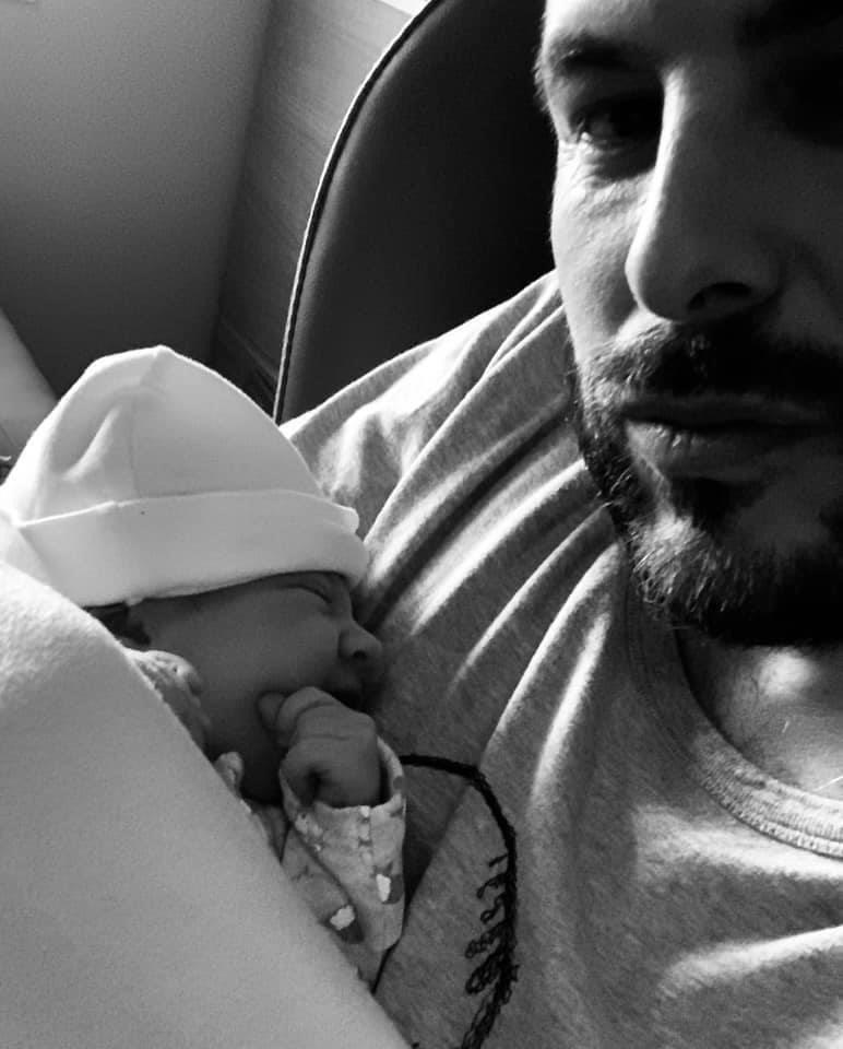 ¡Inmejorable forma de arrancar la semana! Iniciamos el día felicitando a <a href="/JordiPedrera/">jordi pedrera galera</a>, directivo de nuestra entidad, y Maggie Ruiz por el nacimiento de Alma. Nuestra familia, crece. ¡A disfrutar de ella! #JyD