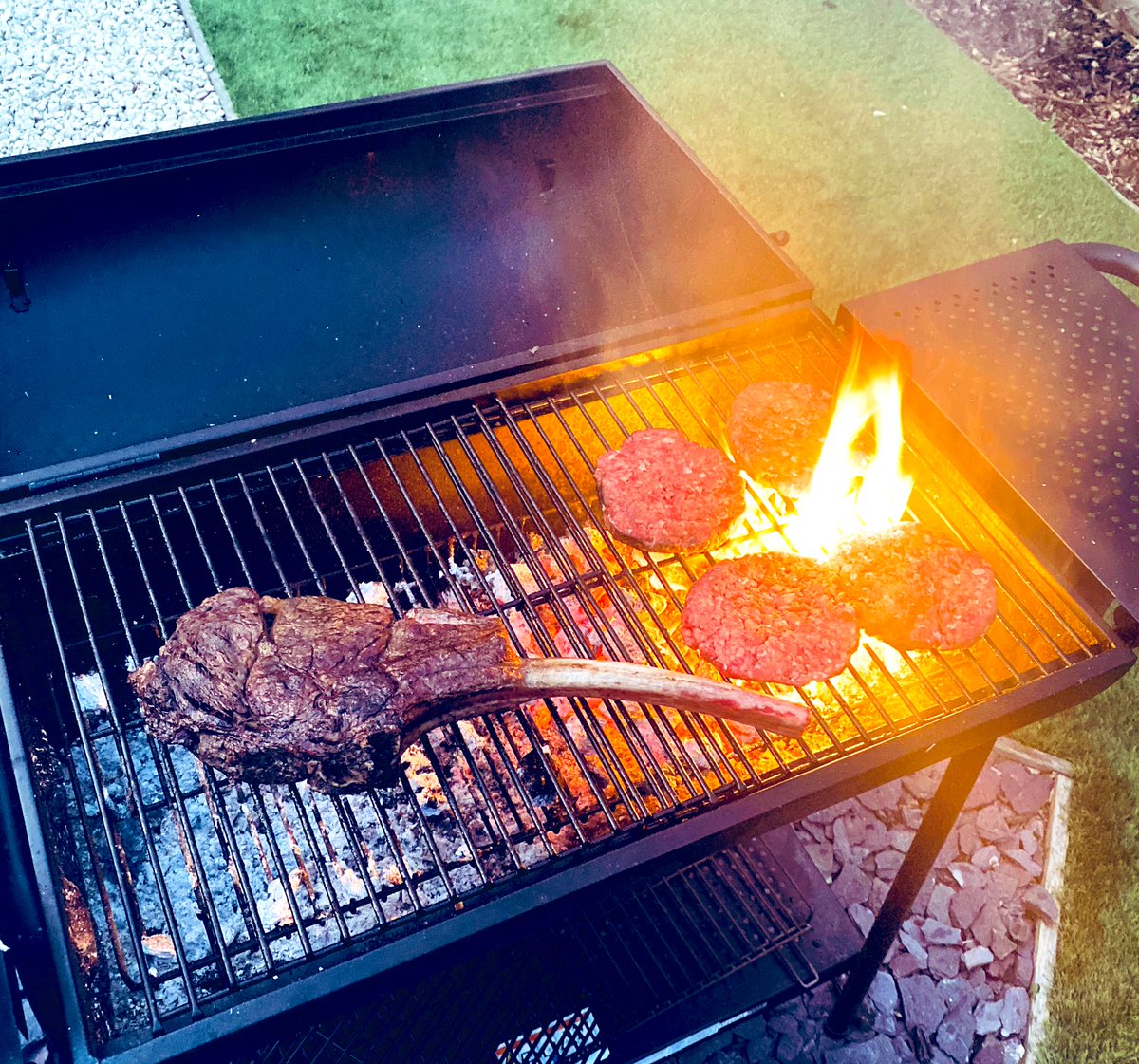 SmithfieldMkt's tweet photo. 🤤🥩🍔 https://t.co/9kCQMkKgTH