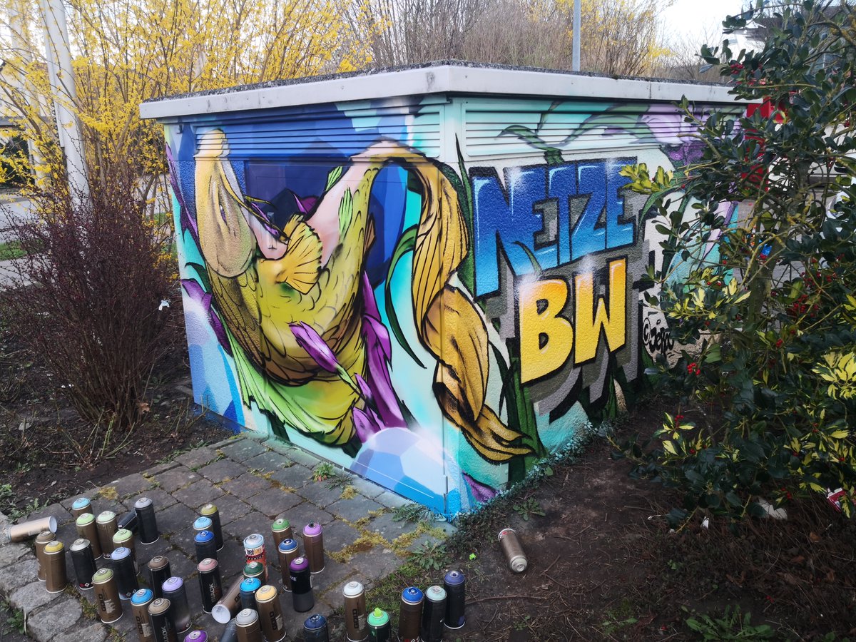 NetzeBW's tweet photo. Kunstwerk und technische Anlage in einem: Der Graffiti-Kรผnstler #JeRoo hat Anlagen der #NetzeBW im @LandkreisHeilbronn und im @Hohenlohekreis kรผnstlerisch neugestaltet und damit eindeutig aufgewertet! https://t.co/nsLYvck1TV /j https://t.co/XX4dWODIbs