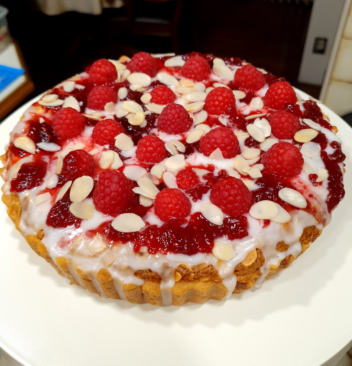 raveena_t's tweet photo. Lockdown bakes 🧁 (Didn't quite bake all these all today by the way- Just a small collection of what I've done over the past few weeks ☺) #homebaking #raspberrybakewell #cinnamonpecanrolls #fruitvanillatart #bananabread https://t.co/5xITxMPSLZ