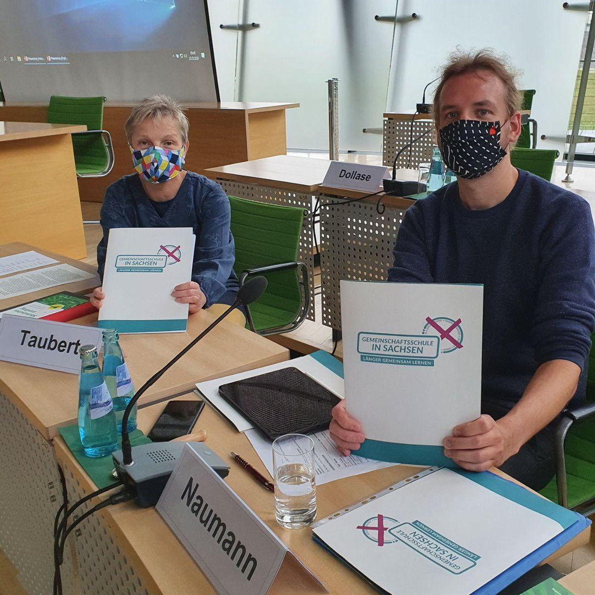 Unsere Vertrauenspersonen sind startklar zur #Anhörung des Volksantrages. Wir sind gespannt, was Sachverständige und Abgeordnete des Schulausschusses im #saxlt zur Idee unserer #Gemeinschaftsschule (als optionales Modell) sagen. 
Heute Nachmittag folgt ein kleines Fazit.