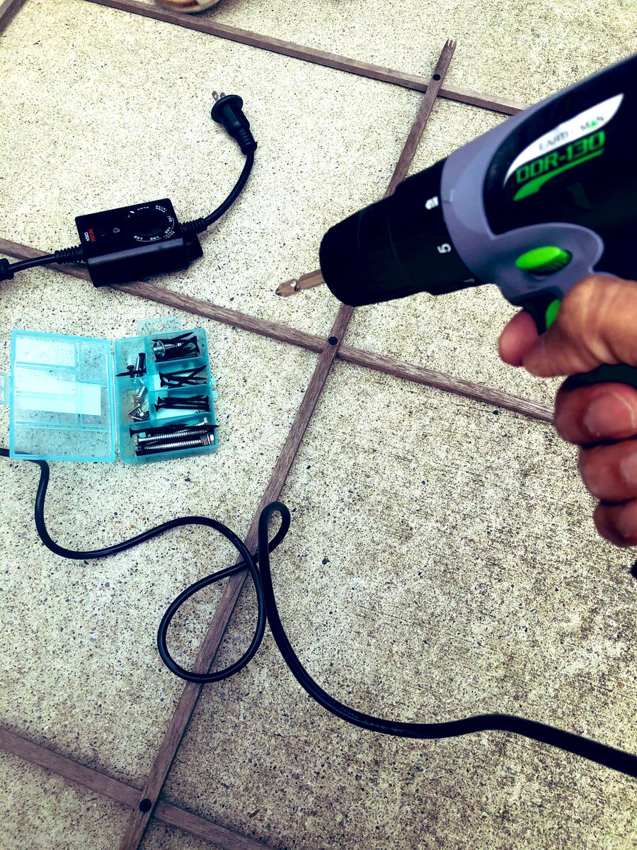 இந்த டூல்ஸ் எல்லாம் சும்மா தூங்கிட்டு இருக்குன்னு பாவக்காய்க்கு ஒரு வழி பண்ணியாச்சு.  #என்வீட்டுதோட்டத்தில்