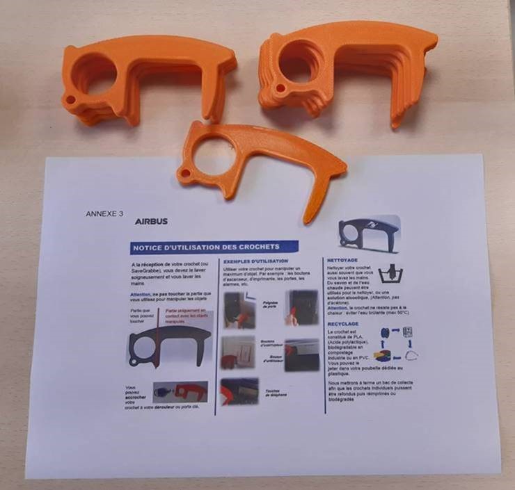 Thanks to Airbus complimentary sharing of the 3D model and our #3Dprinting internal capacities, SOGECLAIR aerospace employees working in Labège can now use this practical handle to avoid touching surfaces.

#sog #sogeclair #sogeclairaerospace #collaboration #aerospace #COVID19