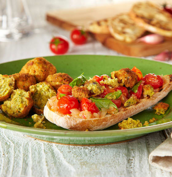 A little taste of summer! Freshen up your meal with a strong taste of Italy. A combination of crushed garlic, juicy Italian vine tomatoes and Middle Eastern Falafels will be sure to excite your taste buds.
