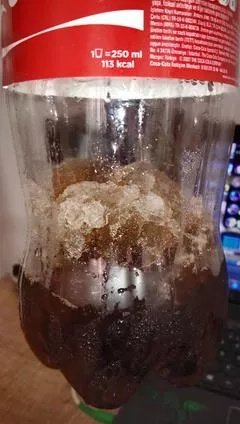 Soğusun diye buzluğa koyduğun kolayı uzun süre unutup içmek için baktığında buz tuttuğunu görürsün getti canım kola derken aklına karsambaç niyetine yemek gelir. Yörükler için dünya 5 dakikalığına güzelleşir.