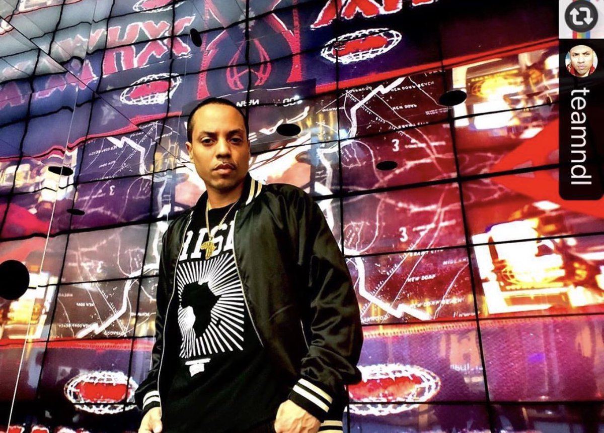 fangafrikawear's tweet photo. #Reposting @teamndl with @instarepost_app -- Operation “Occupy Hip-Hop”... Hip-Hop has been co-opted by the industry... We the people are taking it back 📸 by @dilulloria 
Shirt by @fangafrikawear 
#napoleondalegend #wutang #wuseum #hiphop #occupyhiphop #africarise https://t.co/0LsNWxVSaN