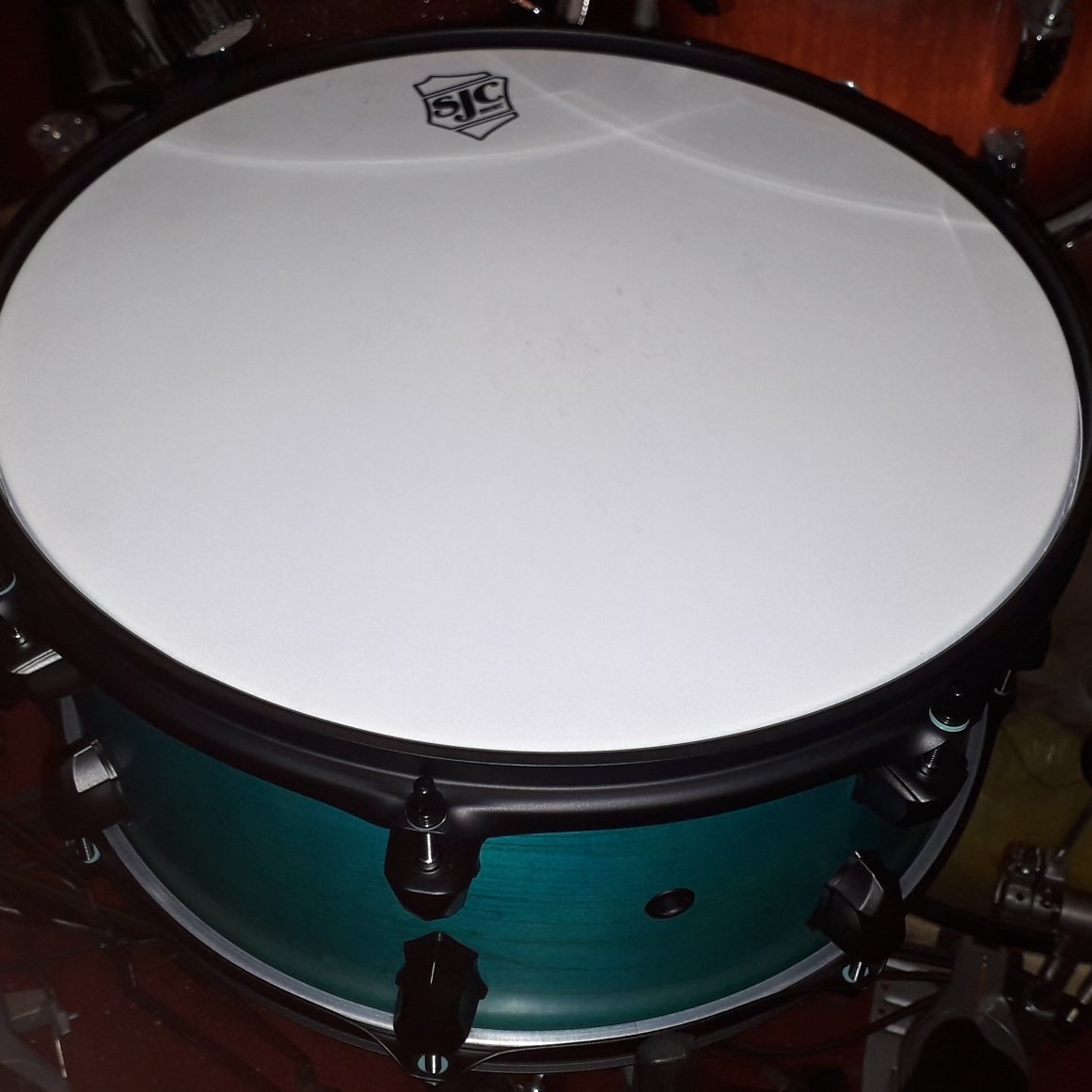 Sjc snare pathfinder 14x6.5 Hybrid shell maple n mahogany Baru 2minggu ja...Butuh uang cpetttt..Lengkap 😊😁🎹🎤🎵👍 <a href="/DrumBagus/">@DrumBagus</a> thx