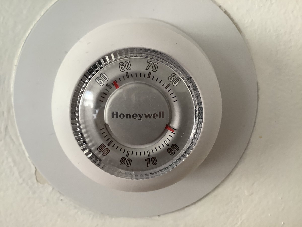 Only1Tracy's tweet image. And that’s with 3 fans blowing on high. I really wish there were shade on this side of the building. #melting #boiling #broiling #braincook