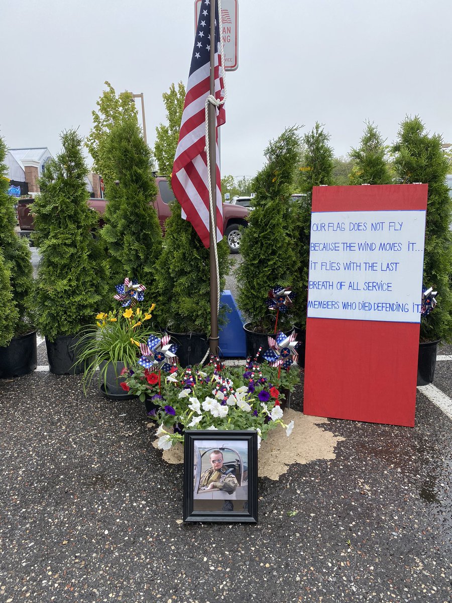 Happy Memorial Day to all of our fallen heroes. Small tributes like this make me proud to work for Lowe’s. #Lowes2731 #ThePatch #MemorialDay #RememberThoseWhoHaveFallen
