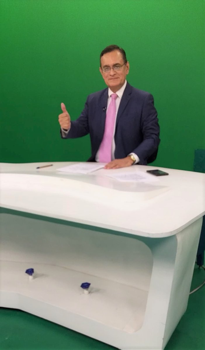 jadedios's tweet photo. Iniciando la semana con la mejor actitud...¡vamos a darle con todo al trabajo! 😀👍
Photos by Erika Gabriela Pedrero Montejo ¡Gracias, amistad! 😉
#NewsSet #Anchorman #TV @TVTenlinea https://t.co/hLgw3rV4uu