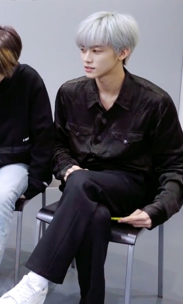 mamajaemin's tweet photo. แจมินใส่เชิ้ตดำแล้วผัวมาก!! https://t.co/NPFkR0g2U5