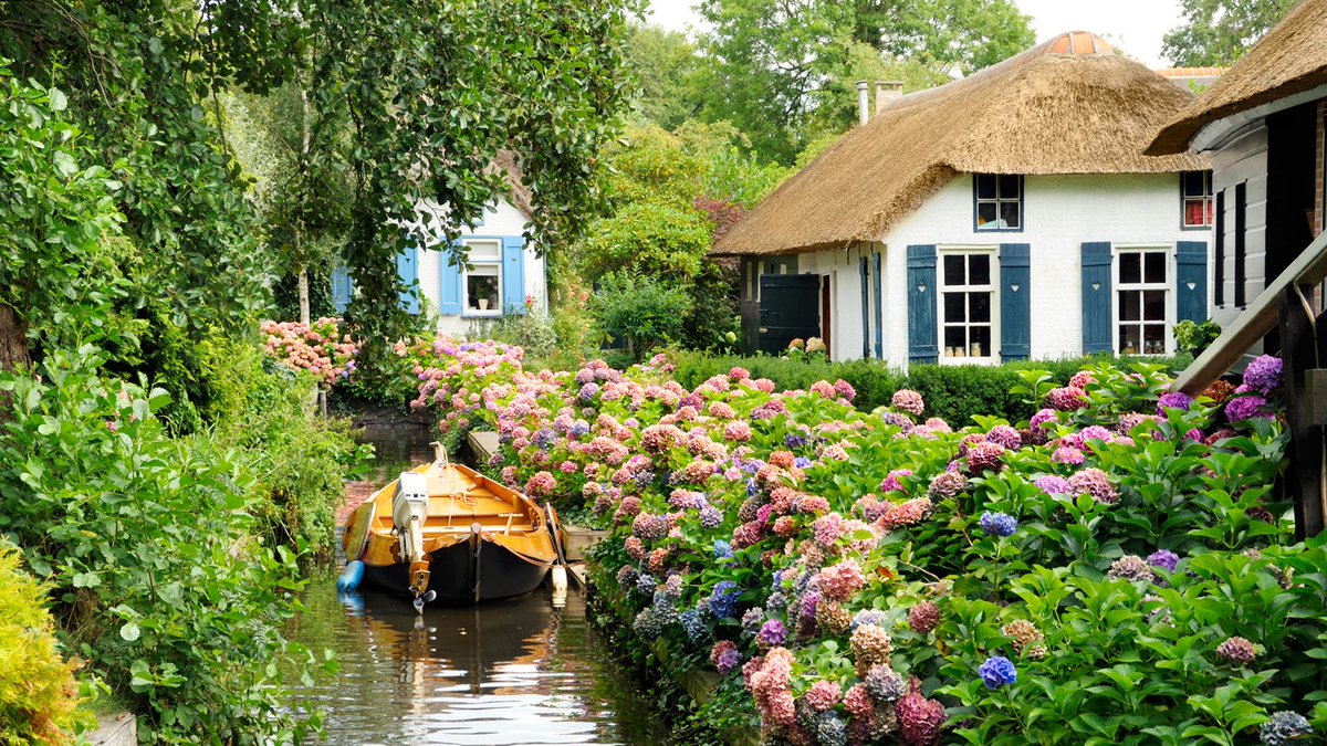 CNTraveler's tweet photo. 8 beautiful car-free places around the world: https://t.co/kplhmqyYFc https://t.co/dvXhaagXui