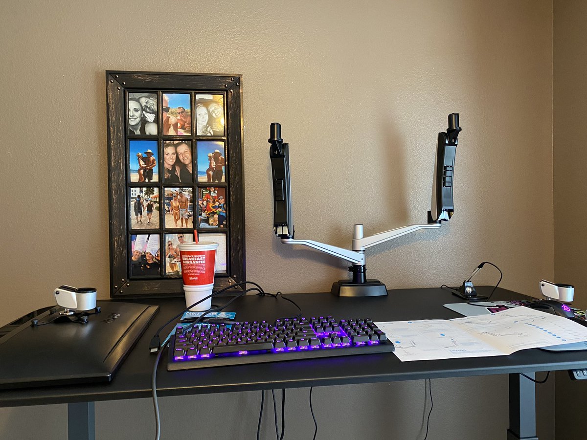 ScottyTidwell's tweet photo. office update with some feedback from me

#varidesk products are top notch and i associate their “build quality” to apple products build quality 

i’ve purchased so many cheap monitor arms in my life, all of them were junk! this vari desk and these monitor arms are amazing 🔥 https://t.co/0fUZfnttWh
