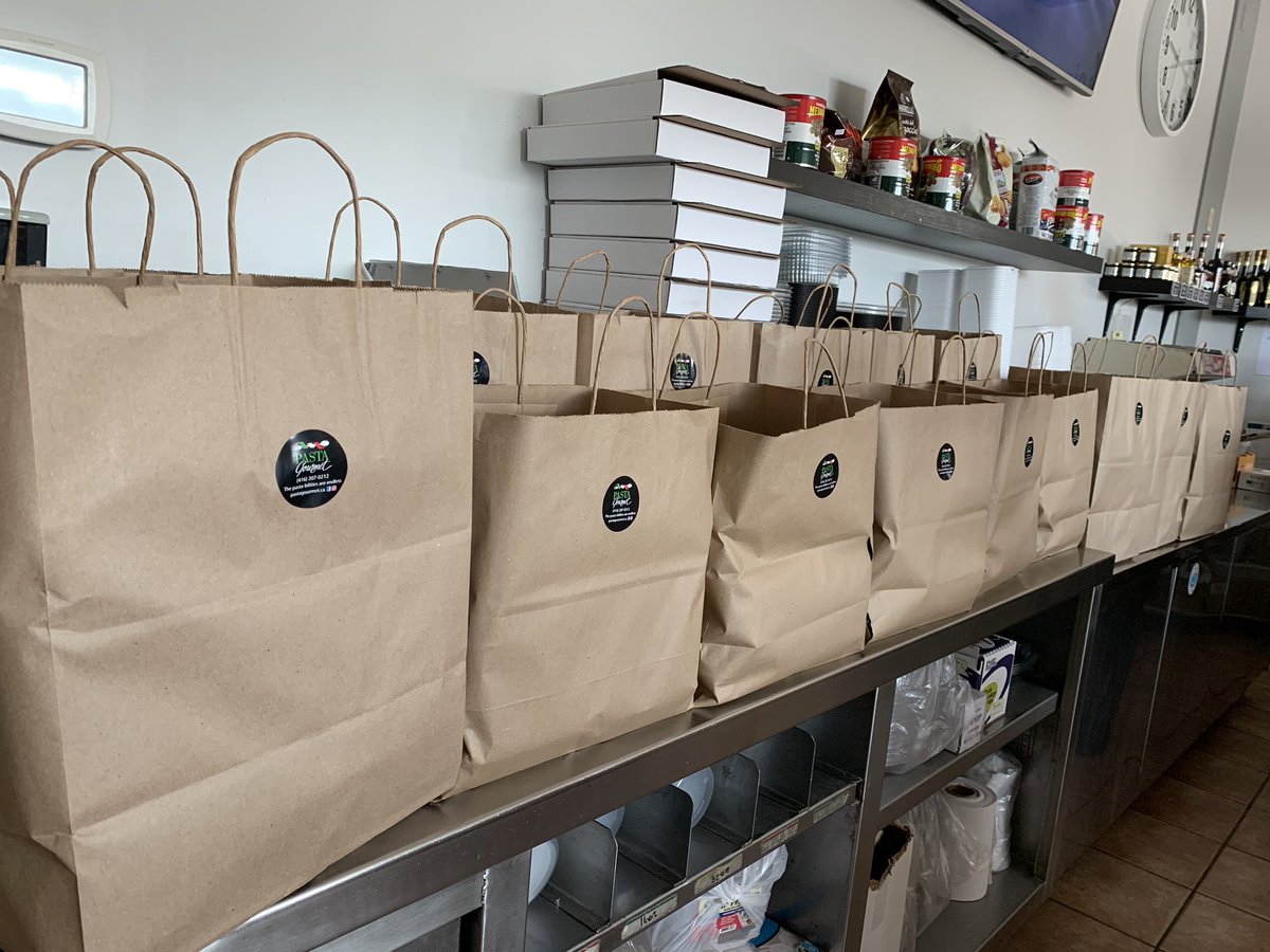 Lunch is served! 164 plates of pasta 🍝 going to the youth and staff at <a href="/CovenantHouseTO/">covenanthouseto</a> ! Thanks to our donors and the lovely staff at #PastaGourmet for making deliveries like this possible!