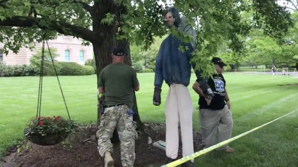 thehill's tweet photo. Protesters hang effigy of Kentucky governor during Second Amendment rally https://t.co/9yWXtfFCr9 https://t.co/g1CsK5ozIL