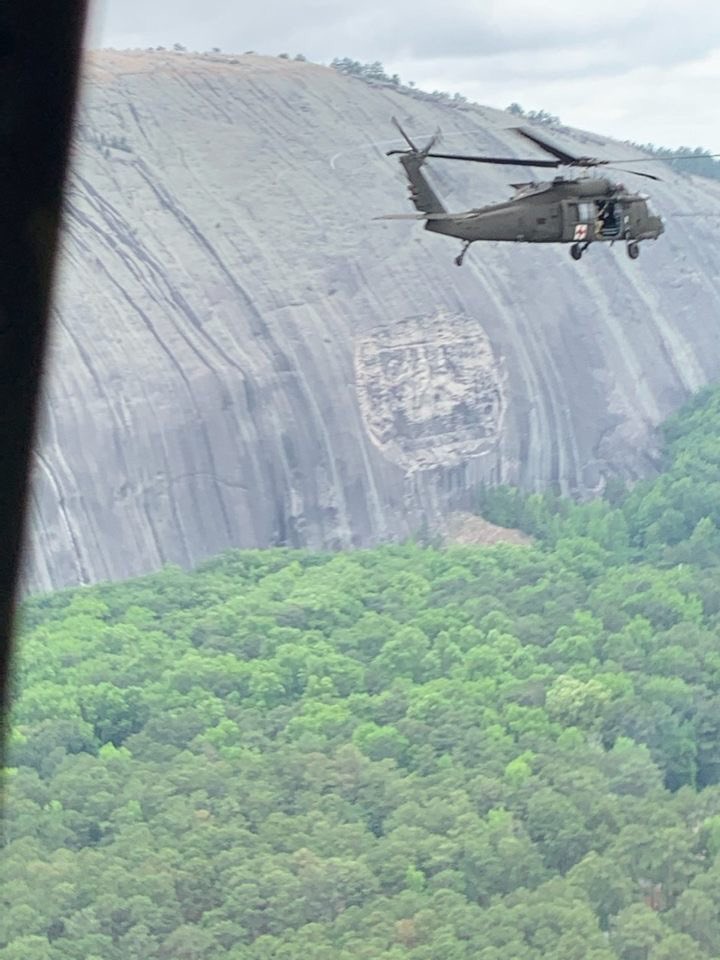 GeorgiaGuard's tweet photo. #HappeningNow: The 78th Aviation Troop Command is over #StoneMountain. πΊπΈ#MemorialDayFlyover #GeorgiaGuardRemembers https://t.co/tTAxepwipY