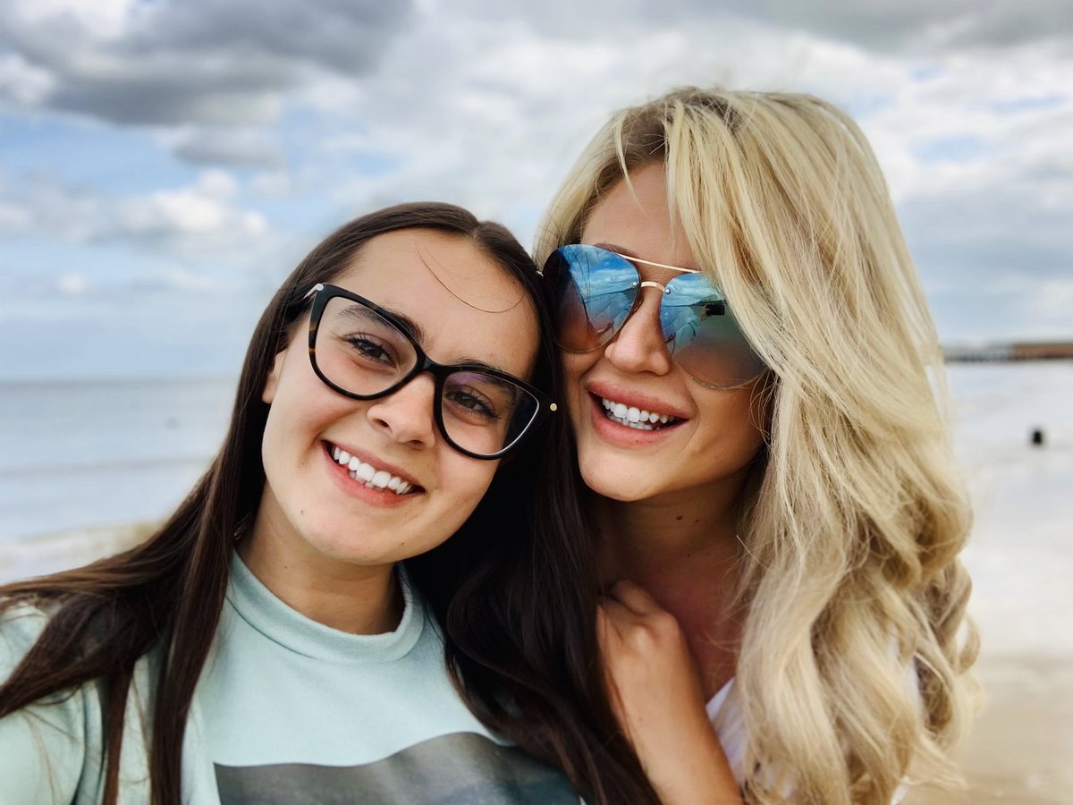 OhLookItsNemo's tweet photo. Beach days are the best days. #SummerVibes https://t.co/ZH1PTKSO4g