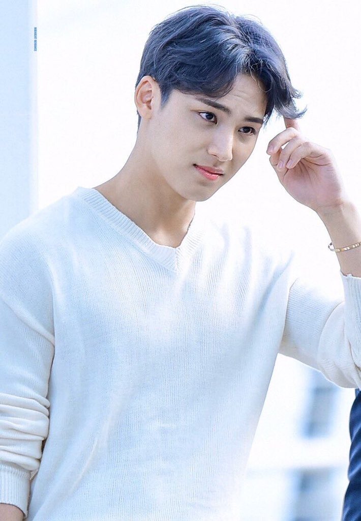 because of kim mingyu, and his sexy smile that will make you fall for him 